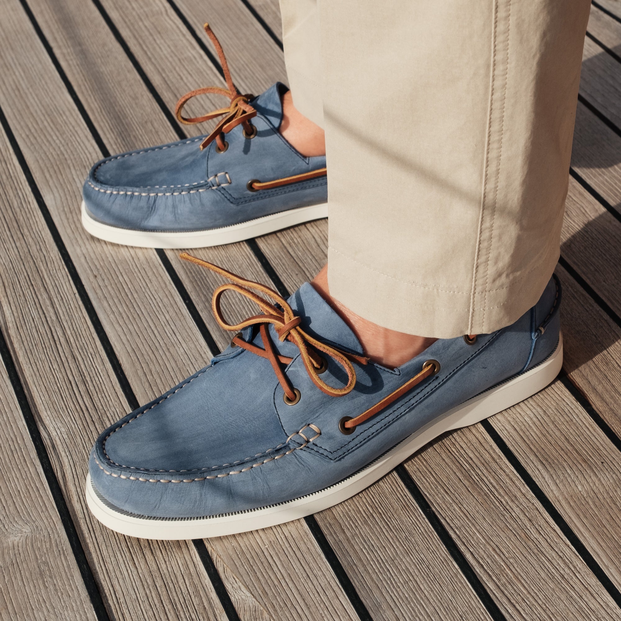 Gambaree Chaussures bateau en cuir rustique bleu Velasca