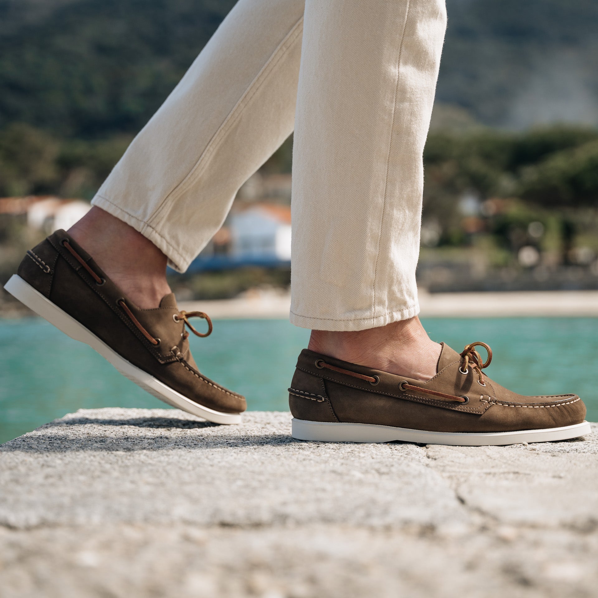 Chaussures bateau en nubuck marron pour homme Velasca