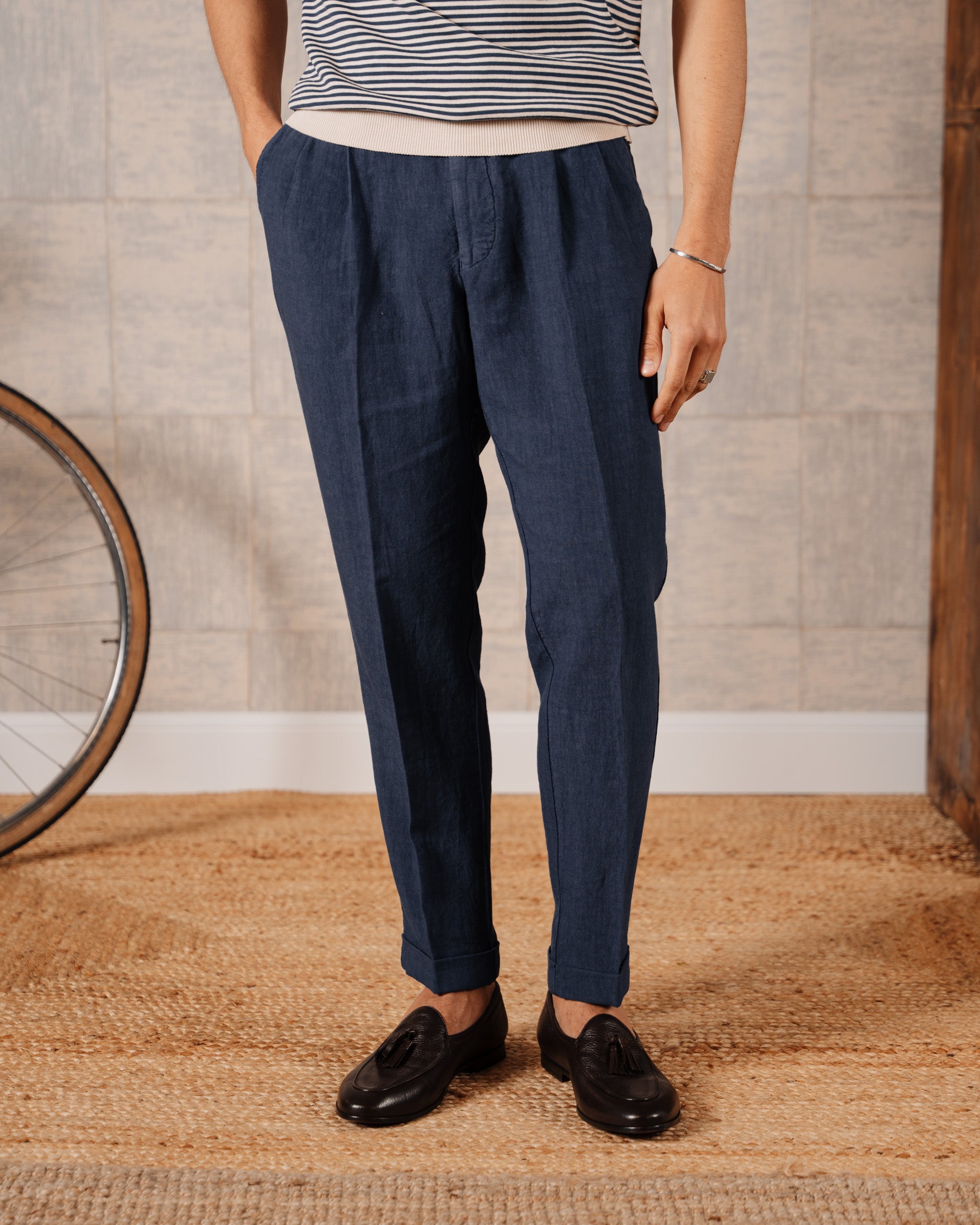 Pantalon Sherpa neuf avec étiquette, bleu marineT.122 (Neuf avec Pantalon Sherpa neuf avec étiquette, bleu marineT.122 (Neuf avec