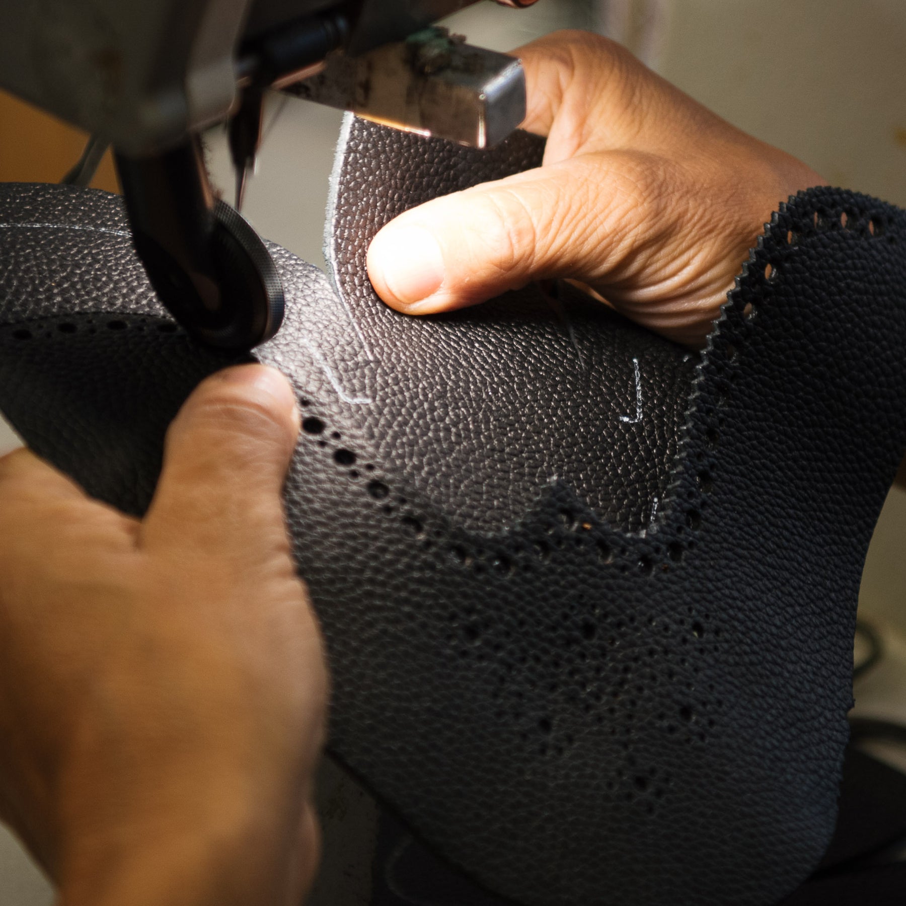 Martingale de course en cuir tisserand uni surélevé taille